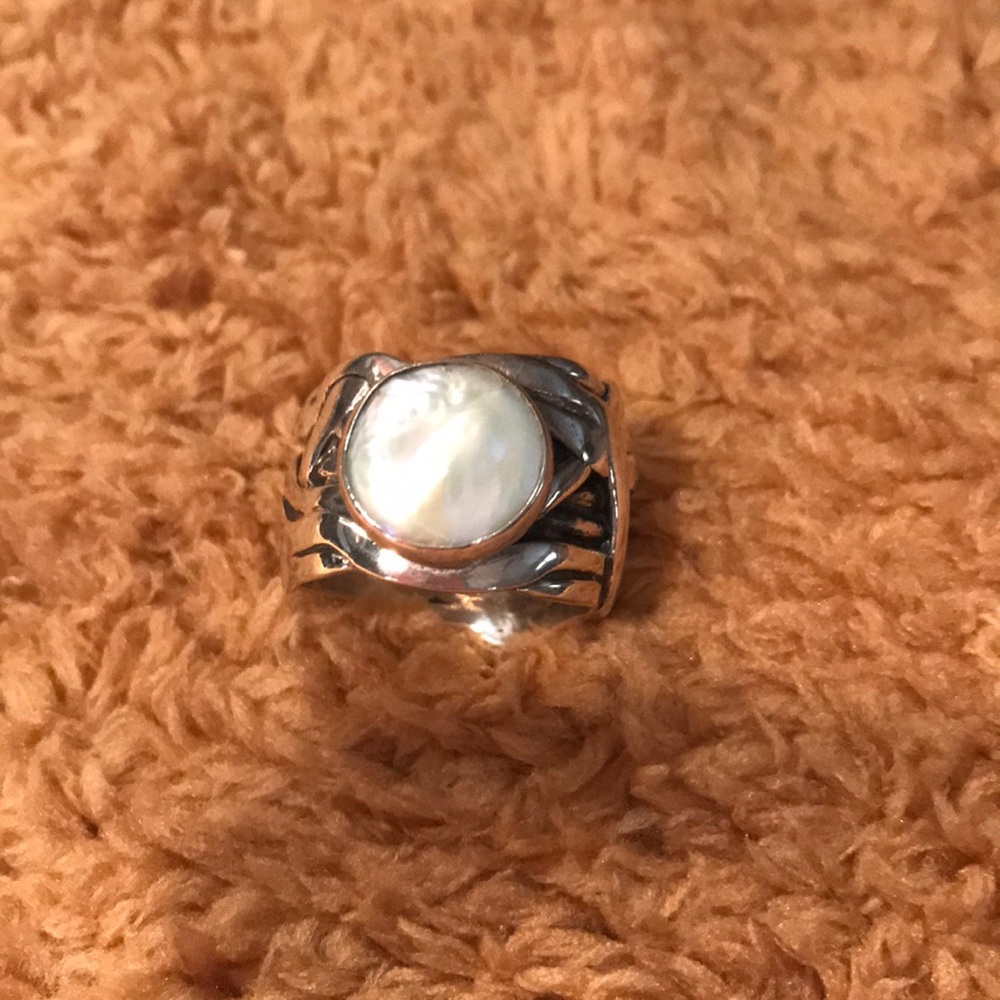 Silpada sterling silver ring size 7.  Beautiful!